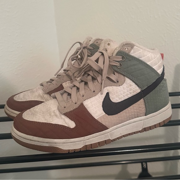 Women’s Nike LX Next nature toasty dunks - Picture 4 of 7